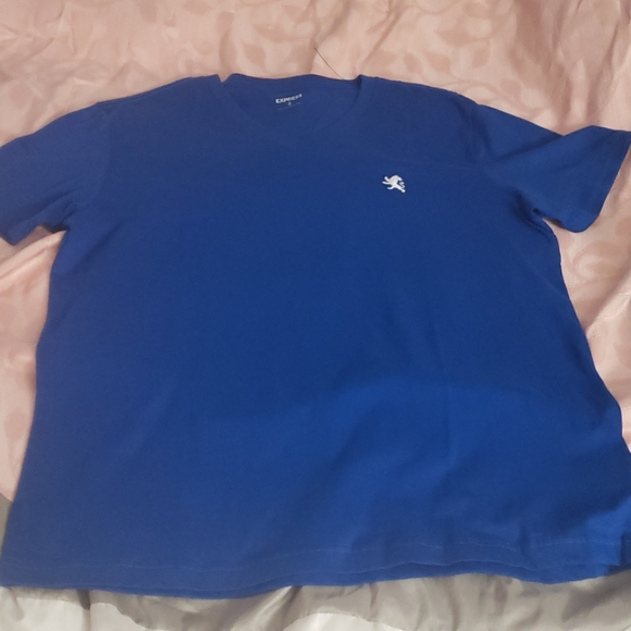 Express V-neck - Picture 2 of 3